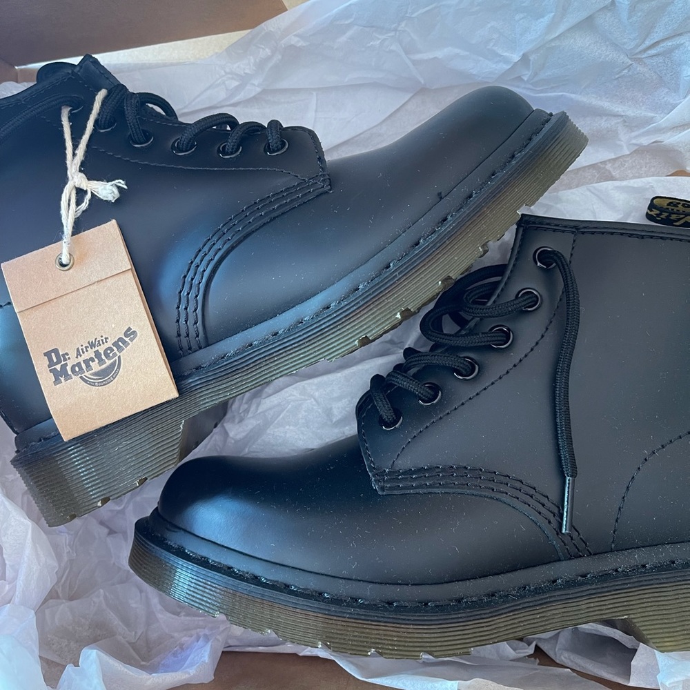 Dr.Martens 101 6 Eye Boots